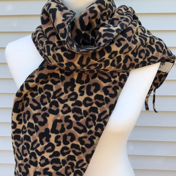 Merona leopard fleece scarf with fringe ends - Picture 2 of 3